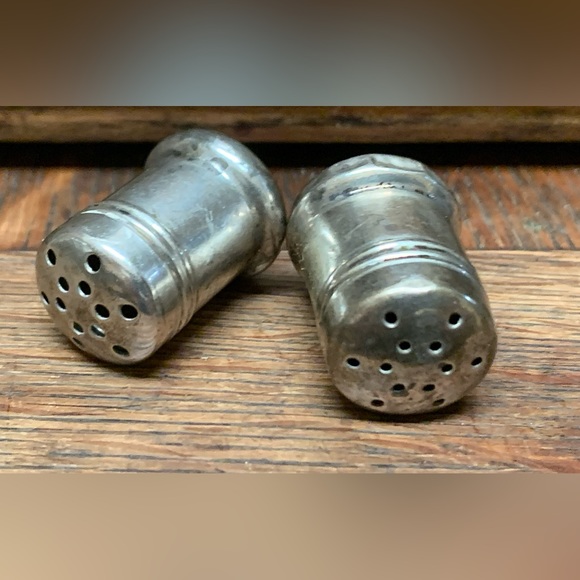 Early 20th Century Antique Sterling Silver Miniature Salt & Pepper Shakers - Picture 6 of 13